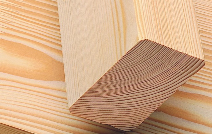A KVH előnyei a hagyományos faanyagokkal szemben